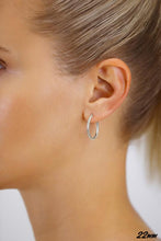 Charger l&#39;image dans la galerie, 10K WHITE GOLD CLASSIC SHINY POLISHED ROUND HOOP EARRINGS, 2mm TUBE 22mm
