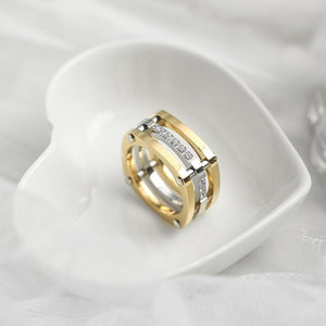 GOLD COCKTAIL PARALLELED BAR RING WITH CZ