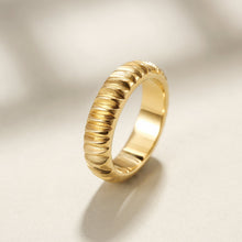 Charger l&#39;image dans la galerie, RIBBED STACKABLE RING
