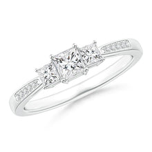 Charger l&#39;image dans la galerie, 3-Stone Princess Cut Diamond Engagement Ring
