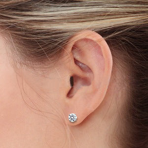 Round Diamond Stud Earrings In White 14K Gold